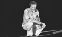 Quincy Jones på the Greek Theater, Los Angeles fra 1975. Foto: Los Angeles Times. CC BY 4.0. Via Wikipedia Commons