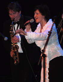 SIGURD KØHN: På scenen rett før jul, sammen med Sigrid Brennhaug. Foto: Per Kristian Markussen. ( )