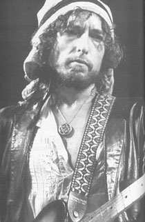 BOB DYLAN: Er det rart noen innimellom har forvekslet ham med Gud? ( )