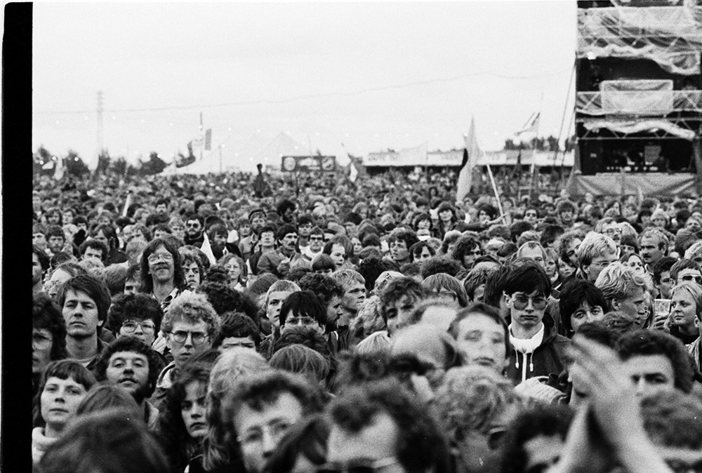PLANET ROSKILDE: Blir det mulig med slike festivaler igjen mon tro? Roskilde 1985. Foto: Tom Stalsberg