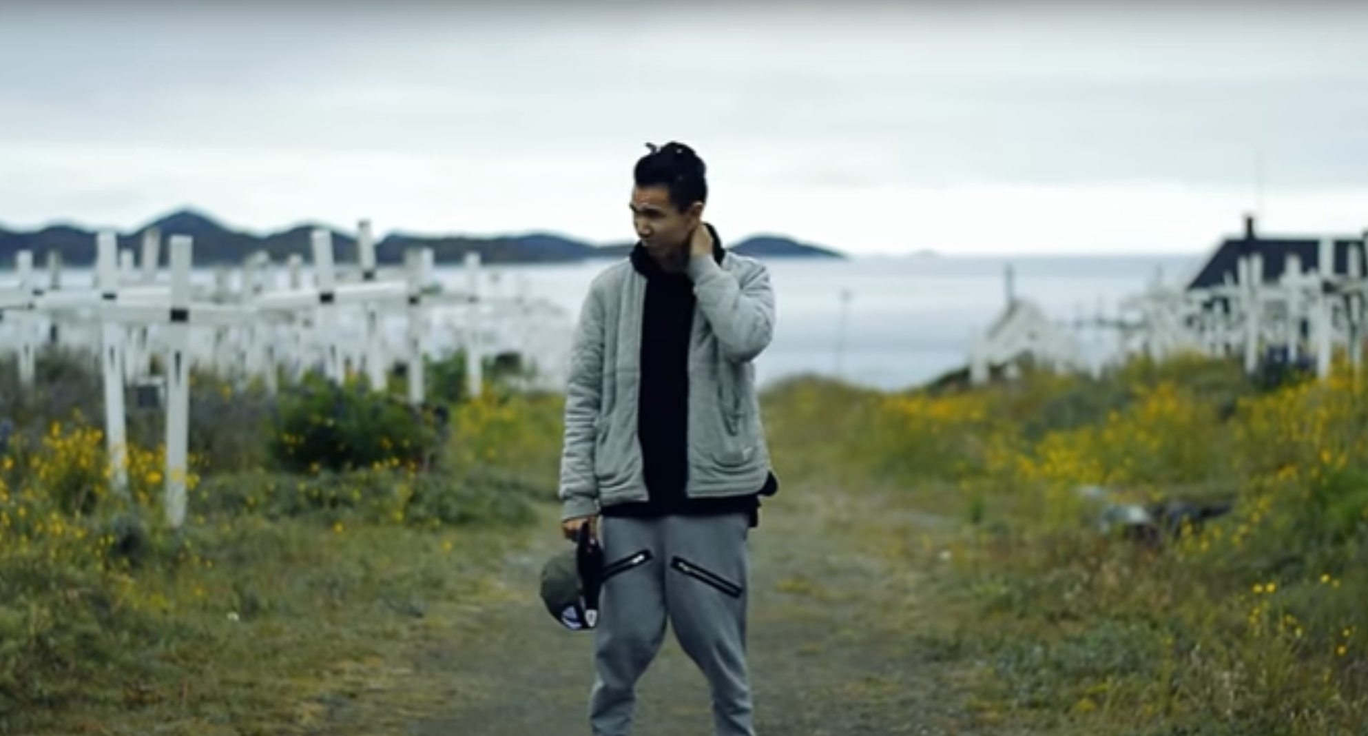 Skjermdump fra musikkvideoen «Tupilak» av Tarrak