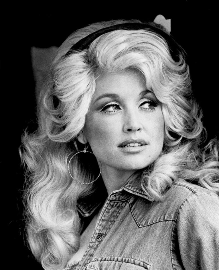 Dolly Parton pressefoto fra 1977. Foto: RCA Records via Wikimedia Commons