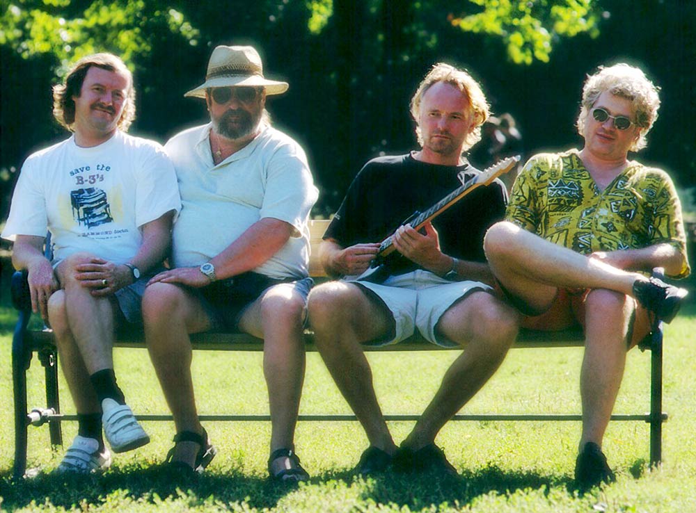 Hans Marius Stormoen sammen med resten av Bryggerigangen Bluesband, 1997. Foto: privat