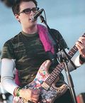 RIVERS CUOMO: Et par ribben og skade i foten på det glatte føret nær Albany i USA. FOTO: WIKIPEDIA COMMONS.