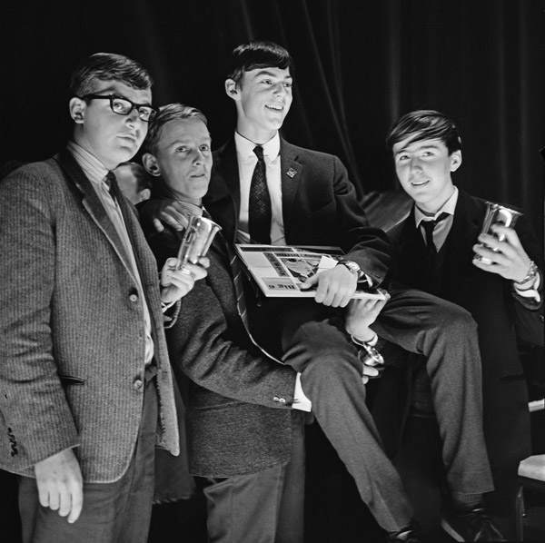 Fra venstre: Hans Marius Stormoen, Torgrim Sollid, Jan Garbarek og Morten Lassem. Klingenberg kino. 25. november 1962. Fotograf: Ukjent CC3.Via Oslobilder, www.oslobilder.no