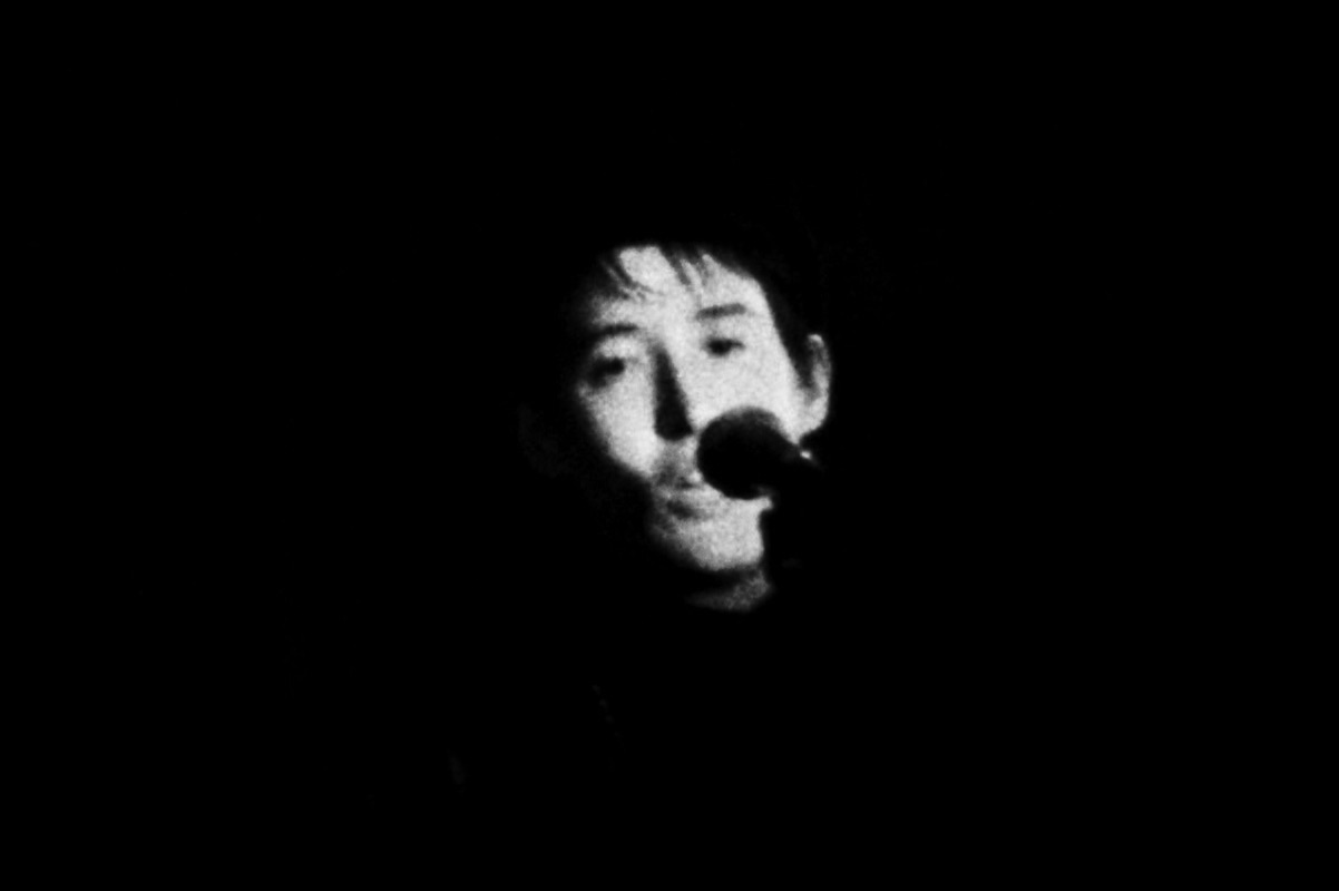 DINGWALLS 1986: Det var flust med band og artister på den gamle klubben, Dingwalls, da vi var innom en kveld i februar 1986. Flere bilder av band som jeg ikke husker navnet på, men henne gjorde inntrykk dengang, Michelle Shocked. Foto: Tom Stalsberg
