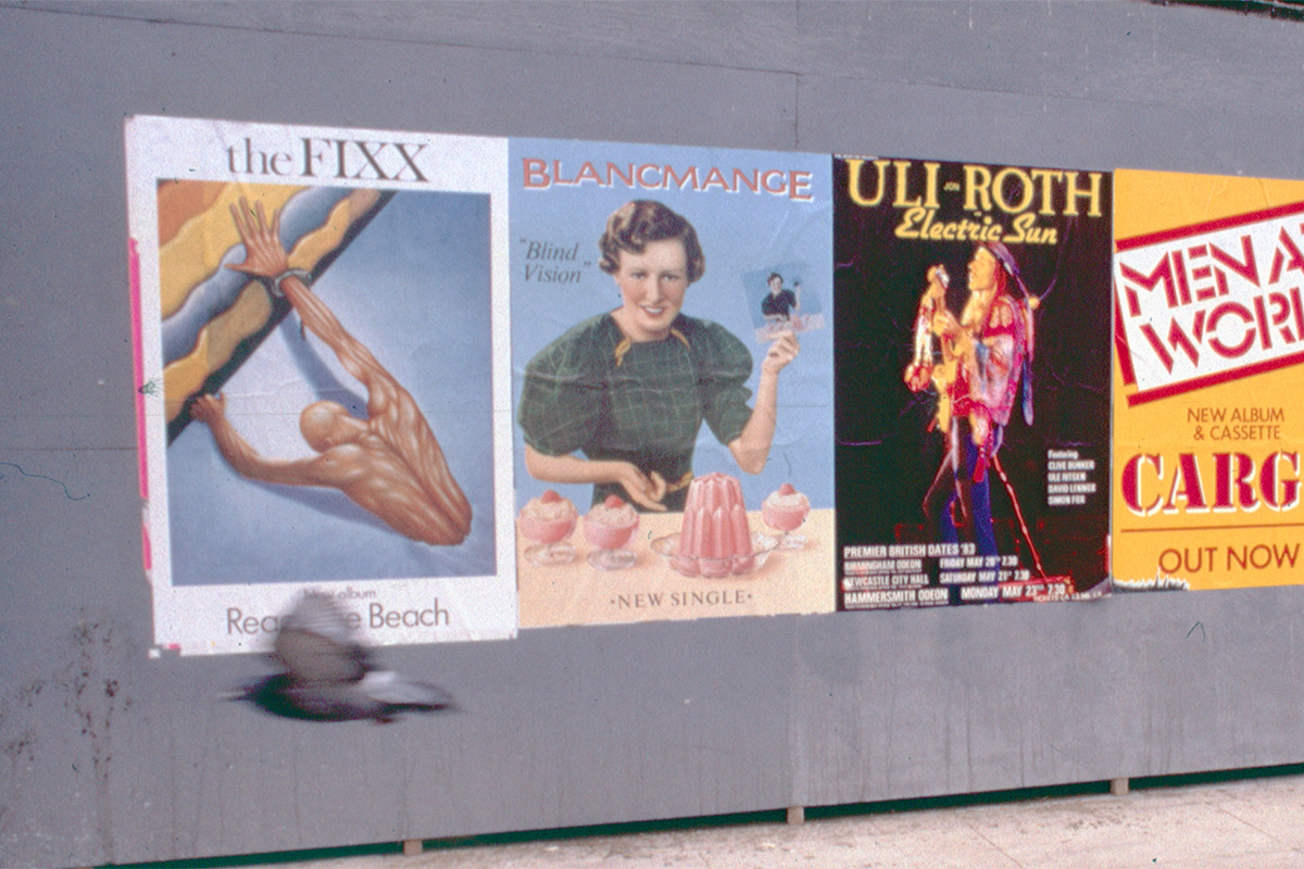LITEN HISTORIE: Det å ta bilder av plakater på vegger har vært en liten lidenskap, men jeg skulle tatt mange flere. I dag forteller de en liten historie. Tror dette er fra 1984. Tips, ta plakatbilder i dag også. Om få er mange av banden helt borte. Foto: Tom Stalsberg