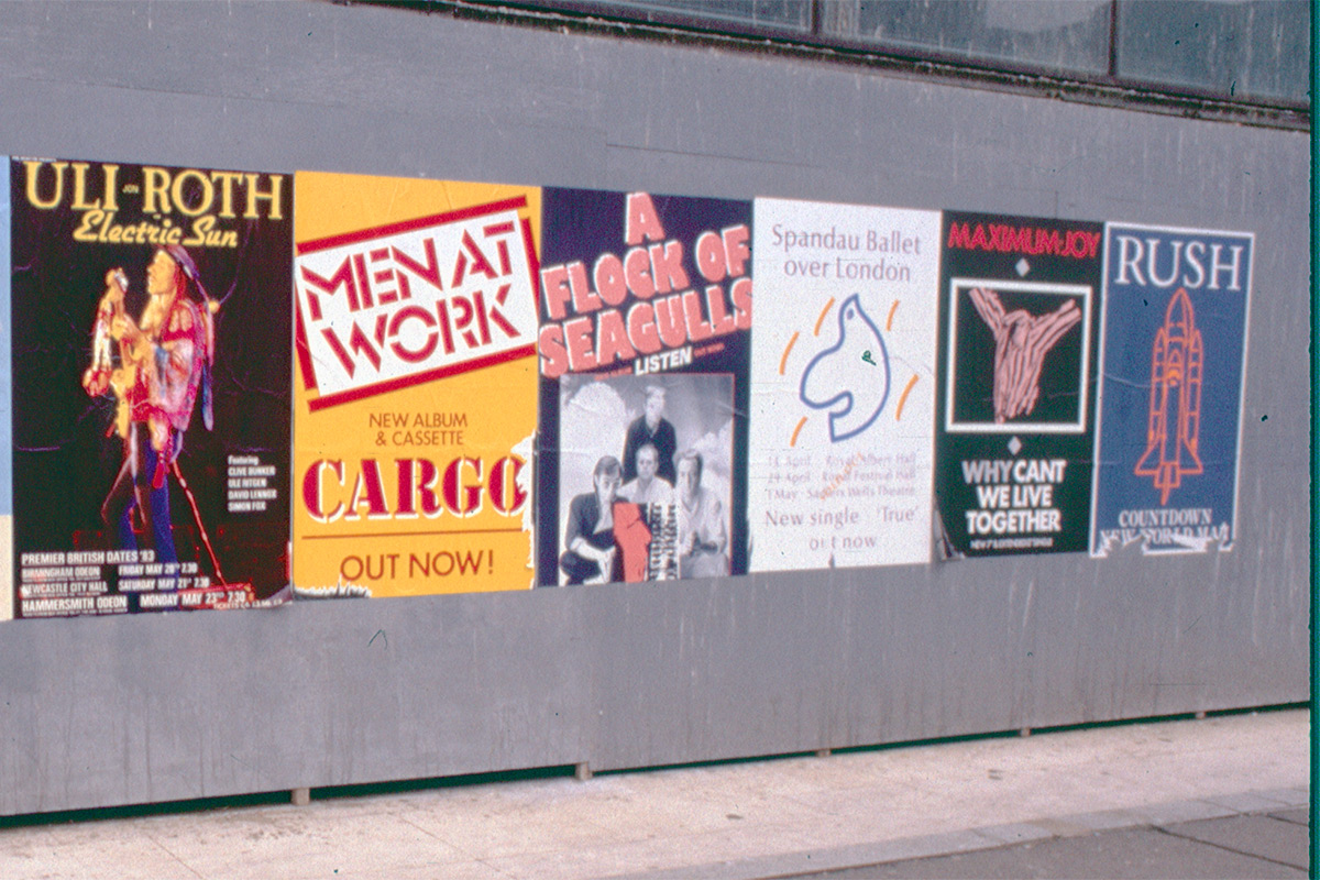 LITEN HISTORIE: Det å ta bilder av plakater på vegger har vært en liten lidenskap, men jeg skulle tatt mange flere. I dag forteller de en liten historie. Tror dette er fra 1984. Tips, ta plakatbilder i dag også. Om få er mange av banden helt borte. Foto: Tom Stalsberg