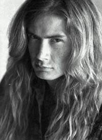 DAVE MUSTAINE: Kaller Lars Ulrich en Eminem-wannabe. Litt rett har han vel... ( )
